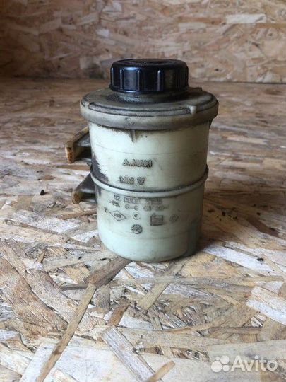 Бачок гидроусилителя Renault Logan