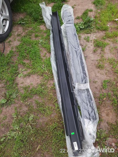 Накладки на пороги priora новые