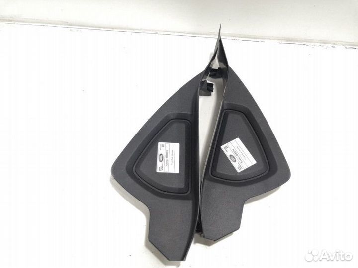 Пластик салона Land Rover Range Rover Velar 2020