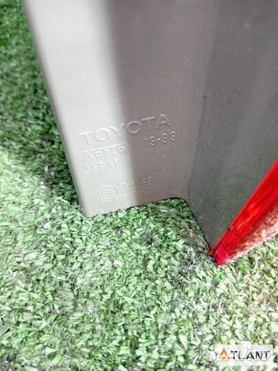 Стоп-сигнал задний правый toyota corolla fielder