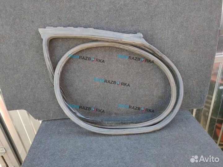 Уплотнитель дверного проема передний левый BMW 5