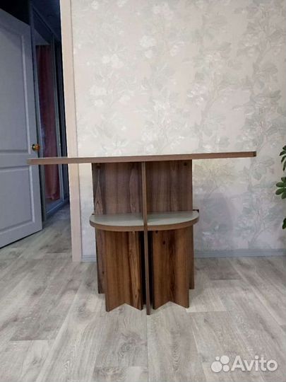 Стол и 4 стула