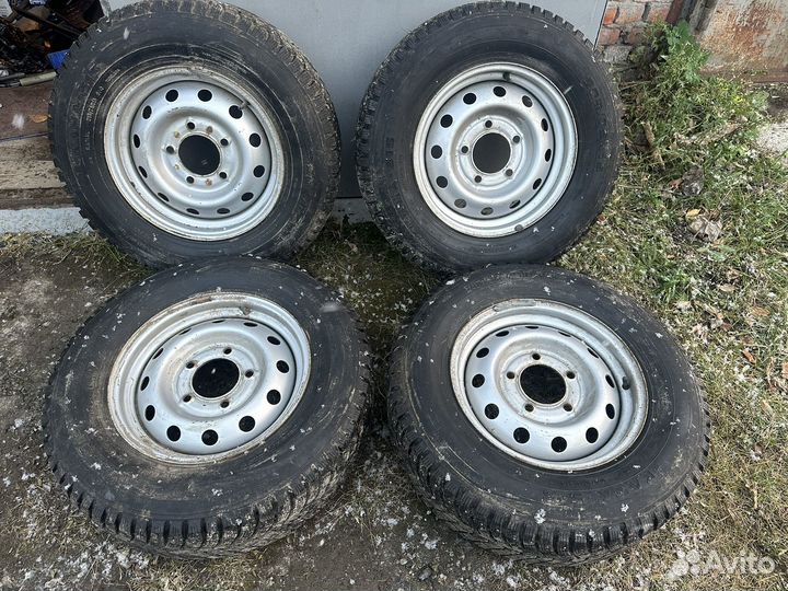 Комплет зимних колес r15 на ниву