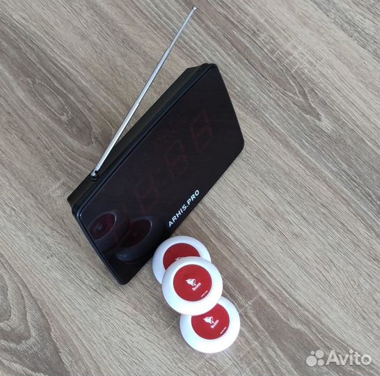 Кнпока вызова официанта и табло отображения вызова