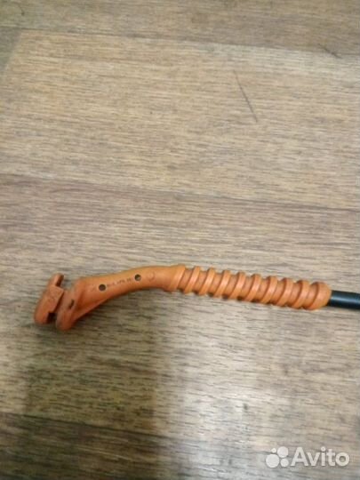 Держатель (упор) капота Volkswagen Polo хетчбек