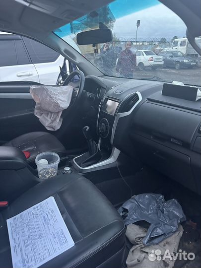 Isuzu D-Max 3.0 МТ, 2019, битый, 180 000 км