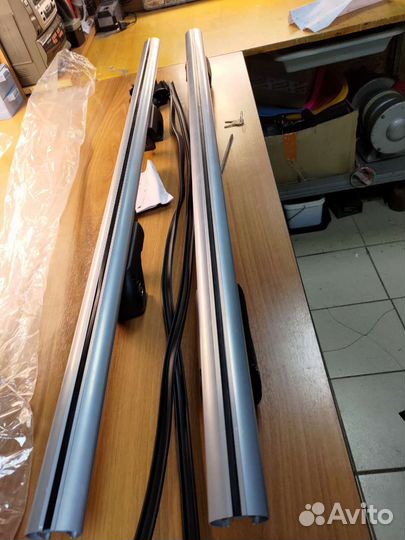 Аэродинамический багажник на рейлинги автомобиля