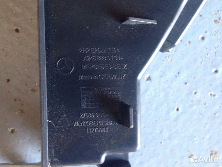 Mercedes W246 Правый дефлектор радиатора