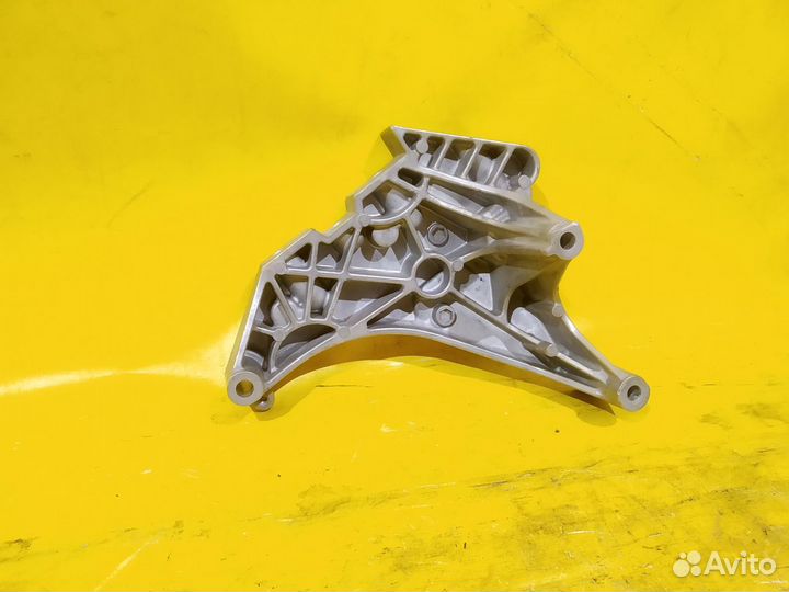 Кронштейн двигателя правый VW Tiguan тигуан