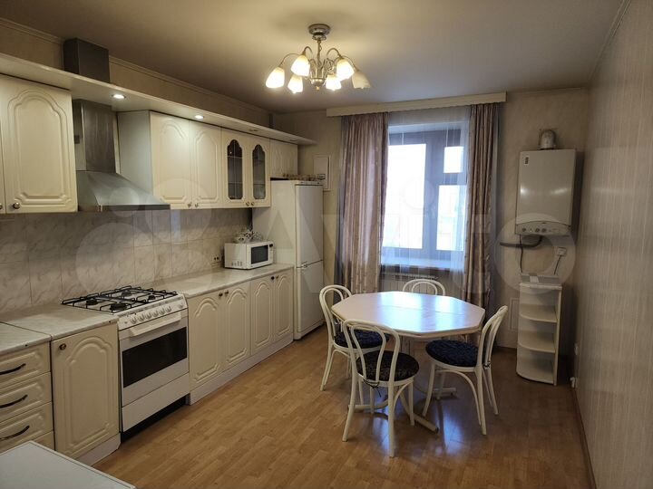 3-к. квартира, 97,5 м², 2/6 эт.