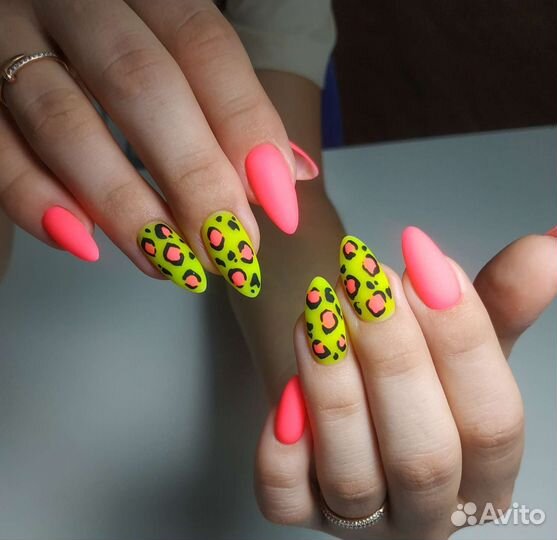 Маникюр в салоне