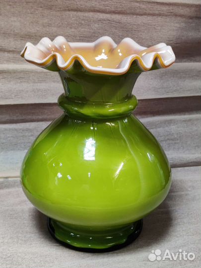 Красивая винтажная ваза