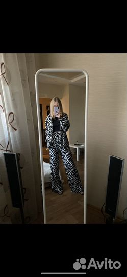 Костюм атласный