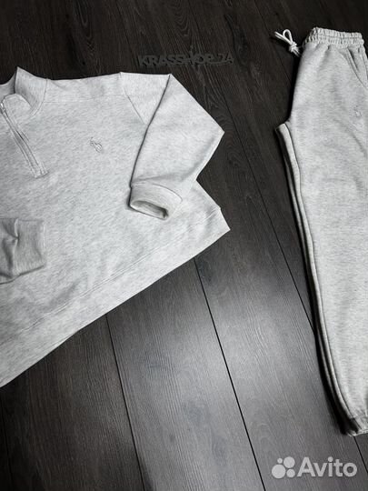 Спортивный костюм женский