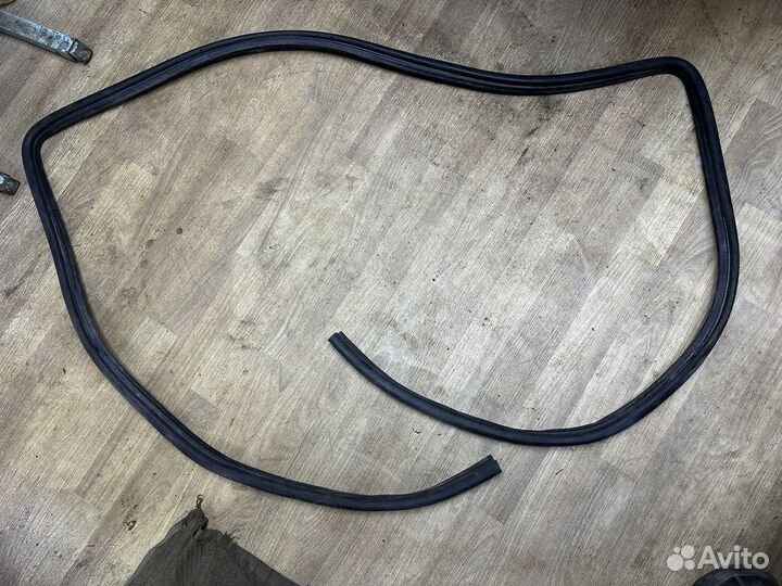 Уплотнитель багажника бмв е34