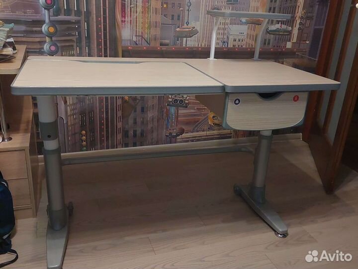 Растущая парта-трансформер FunDesk