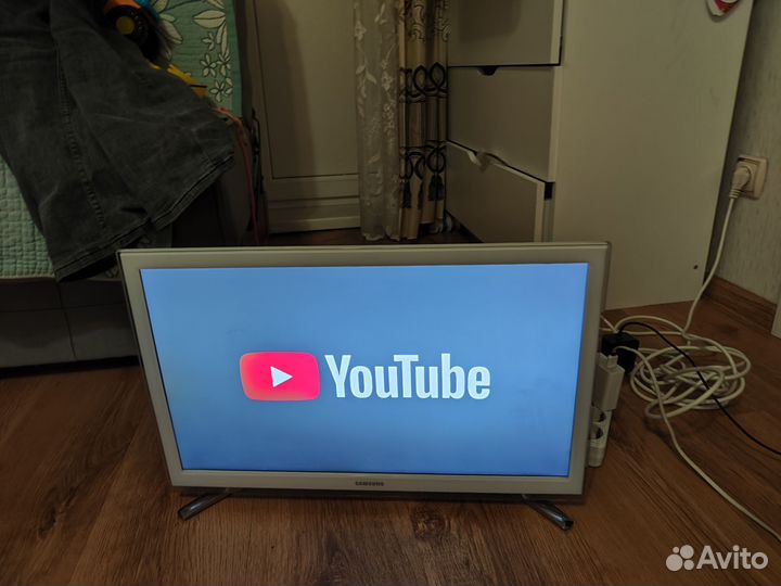 Телевизор samsung SMART tv 22 белый