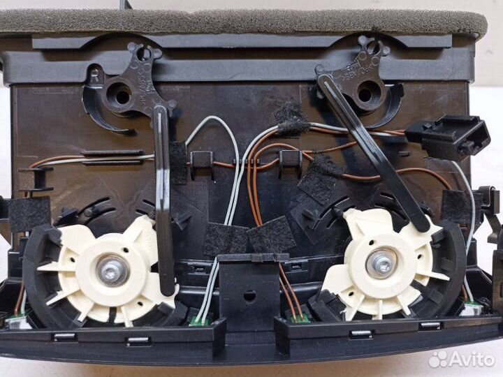 Дефлектор воздушный Volkswagen Touareg 7L AXQ 2006