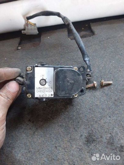 Блок управления отопителем Mitsubishi Mirage