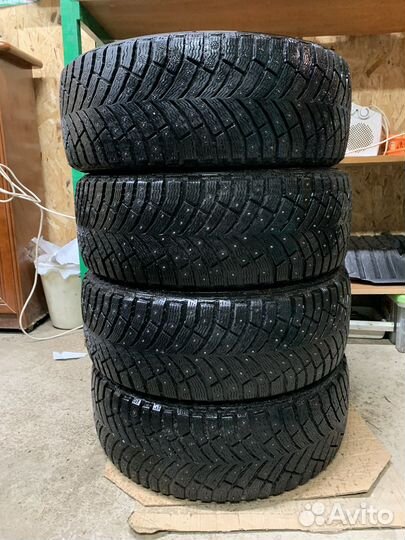 Michelin X-Ice North 4 215/55 R17