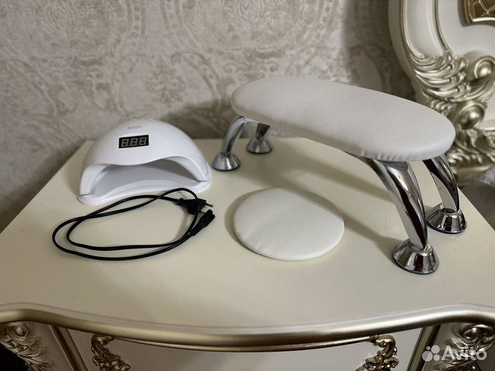 Лампа и подлокотник для маниникюра