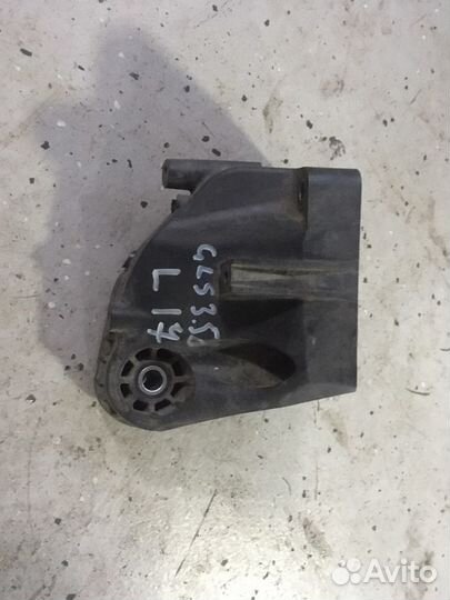 Кронштейн двигателя левый на Mercedes GLS 166