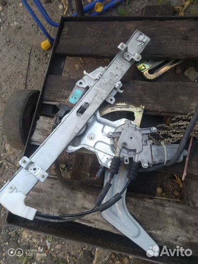 Стеклоподъёмник передний правый Киа Рио 1