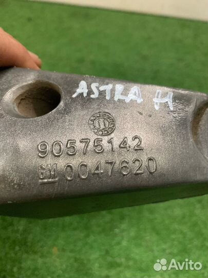 Кронштейн МКПП ркпп Opel Astra H