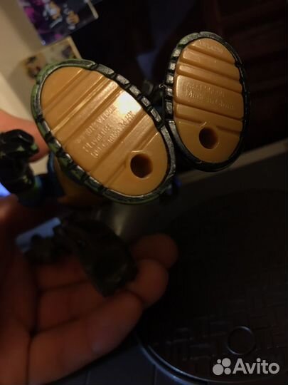 Леонардо с Бочкой для мутагена Черепашки ниндзя