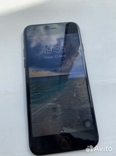 Телефон iPhone 7 32 гб черный