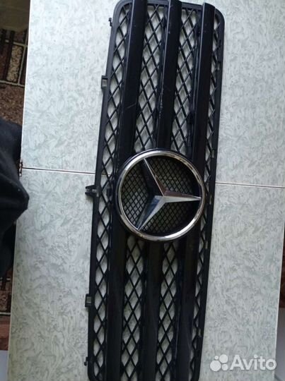 Решетка радиатора mercedes