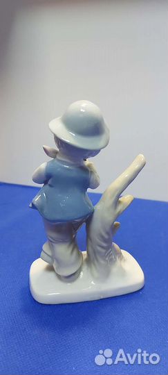 Статуэтка антикварная мальчик с дудочкой
