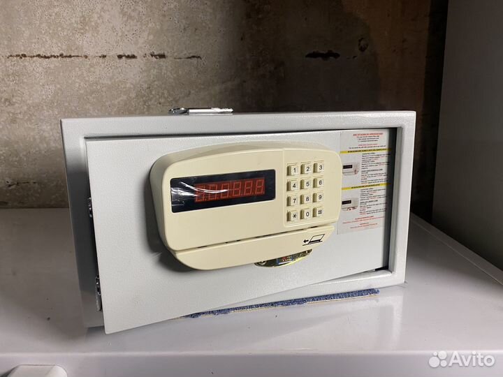 Сейф для денег и документов