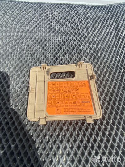 Крышка блока предлхранителей Hyundai grand starex