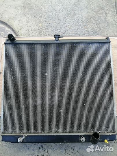 Оригинальный Радиатор на Toyota land Cruiser 200