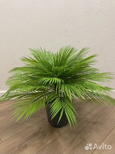 Искусственные цветы в горшках