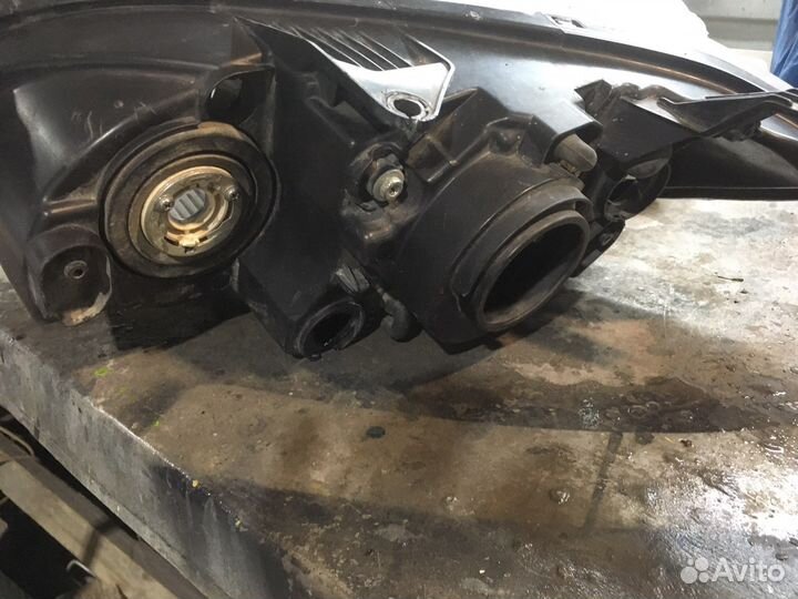 Передняя правая фара Мазда 3