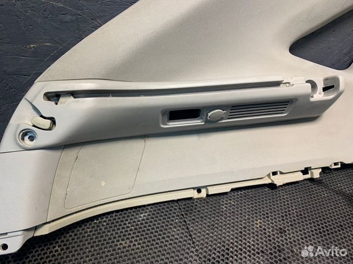 Обшивка багажника задняя левая Lexus Rx 350