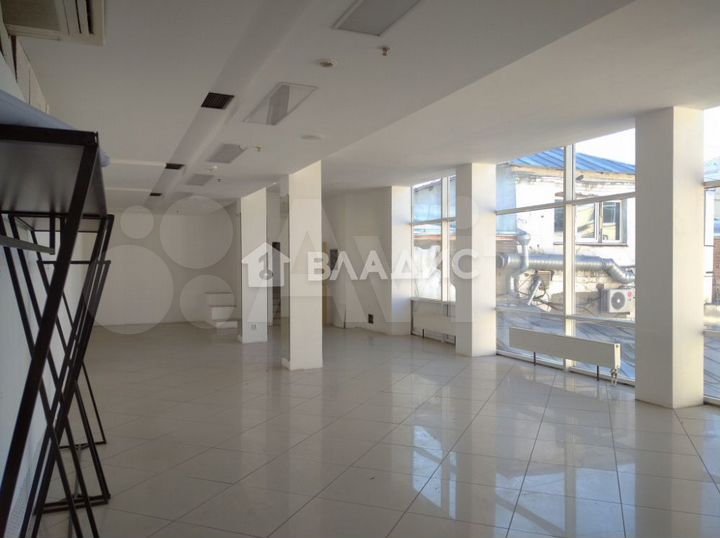 Сдам торговое помещение, 226.2 м²