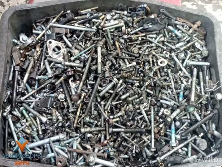 Болт Volvo V50 2006