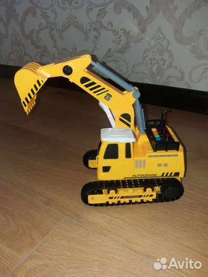 Экскаватор игрушка