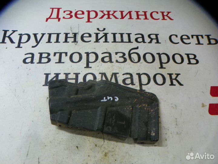 Пыльник двигателя боковой левый Kia Ceed