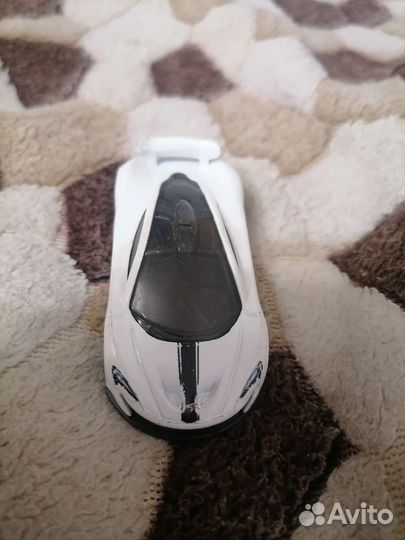 Игрушечная машинка hot wheels