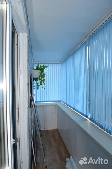 Жалюзи на 6-метровый балкон с одной боковинкой