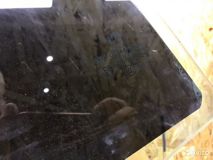 Стекло двери заднее правое Peugeot 308 хетчбек 1.6