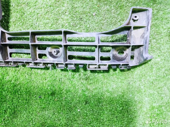 Кронштейн бампера заднего правый volkswagen Caddy