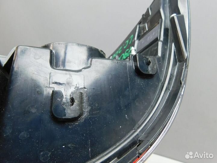 Фонарь задний наружный левый Toyota Land Cruiser