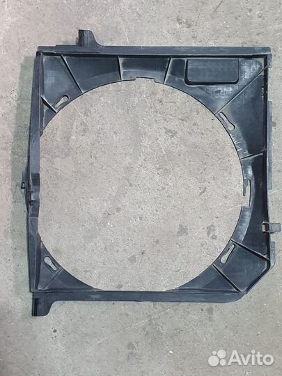 Диффузор радиатора Mercedes E Class W124