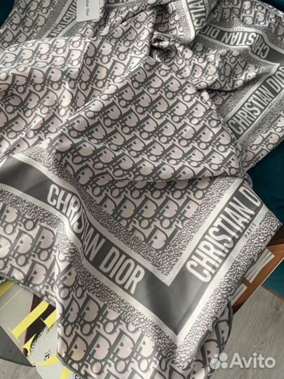Шелковый платок шаль Dior пудровый с серым