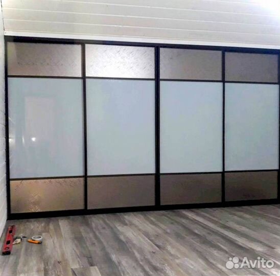 Раздвижная перегородка с матовым стеклом